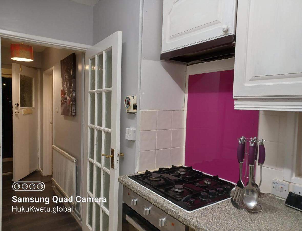 Poynters House - Huku Kwetu Luton & Dunstable - Spacious 2 Bedroom House Luton (Bedfordshire) Exterior foto