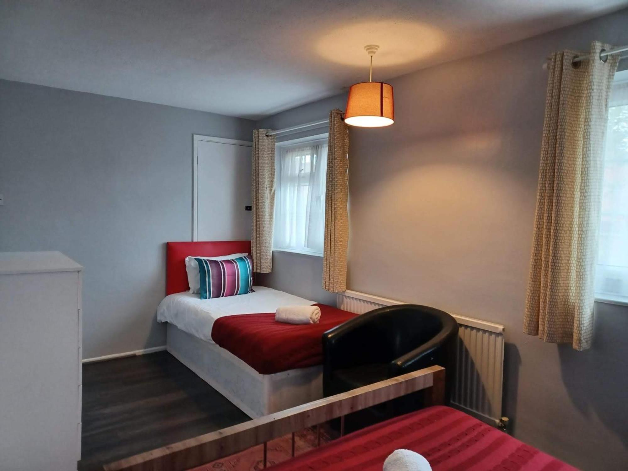 Poynters House - Huku Kwetu Luton & Dunstable - Spacious 2 Bedroom House Luton (Bedfordshire) Exterior foto