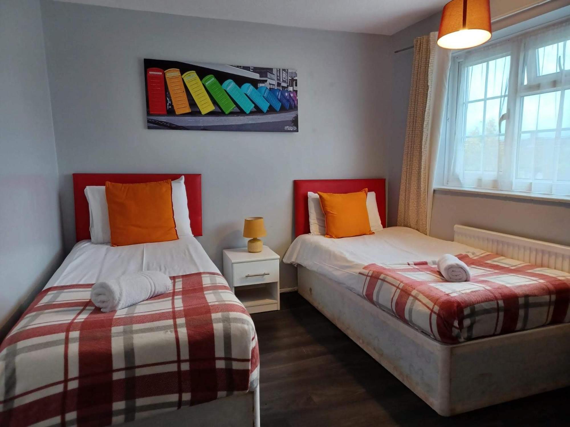 Poynters House - Huku Kwetu Luton & Dunstable - Spacious 2 Bedroom House Luton (Bedfordshire) Exterior foto